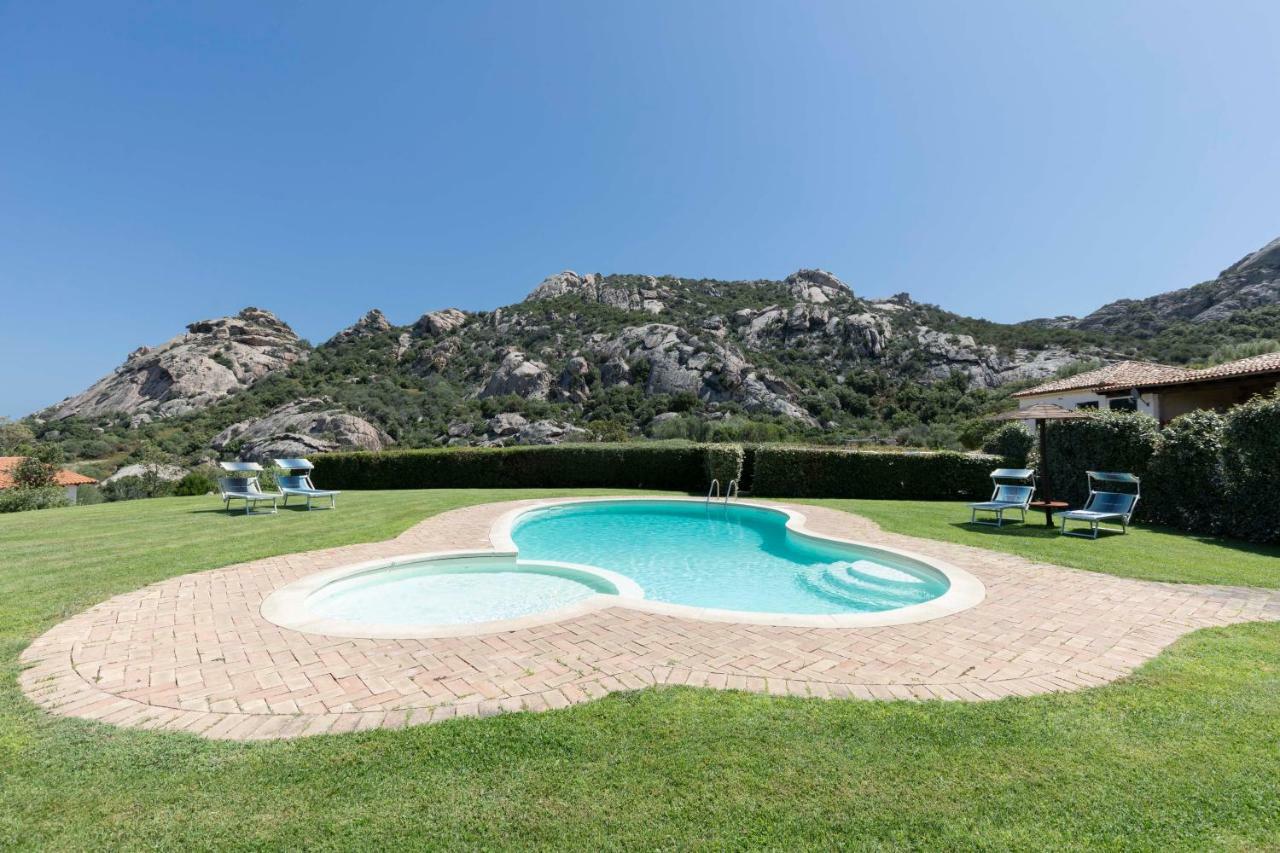 Villa Iris With Pool Baja Sardinia Exteriör bild